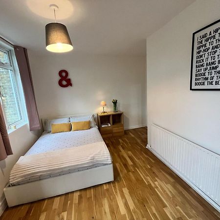 Charming 1-Bedroom Apartment Southfields, London Exteriör bild