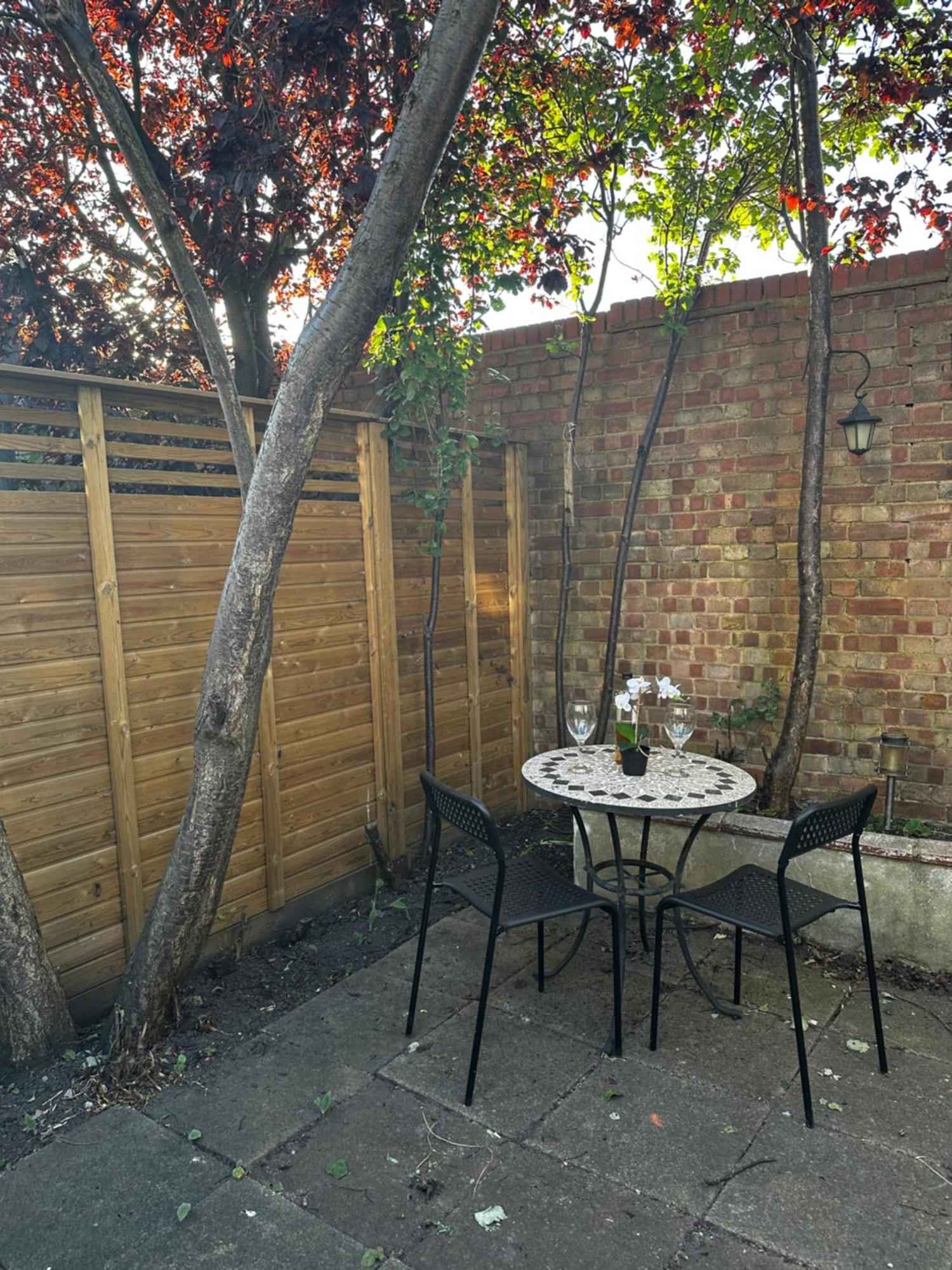 Charming 1-Bedroom Apartment Southfields, London Exteriör bild