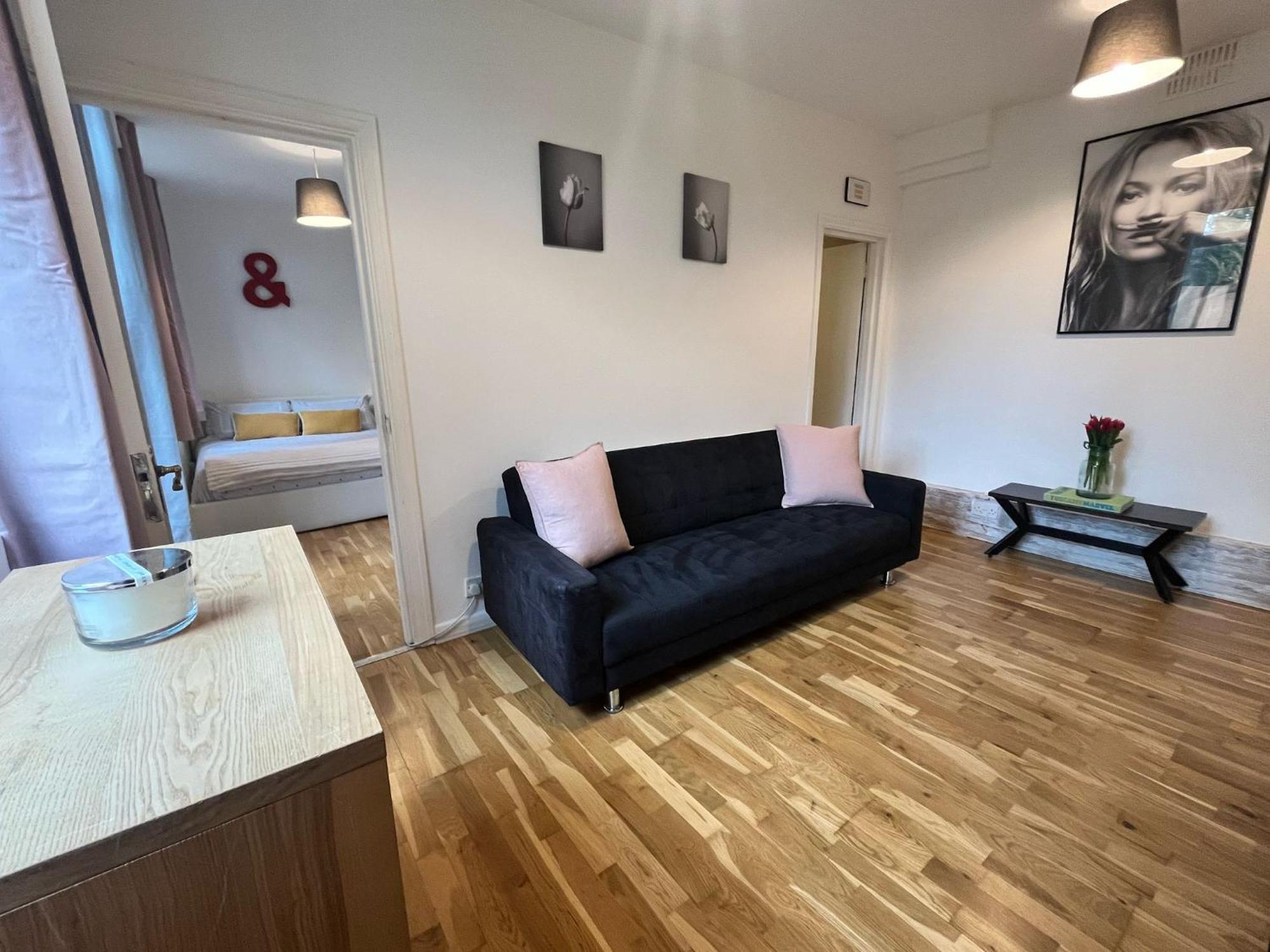 Charming 1-Bedroom Apartment Southfields, London Exteriör bild