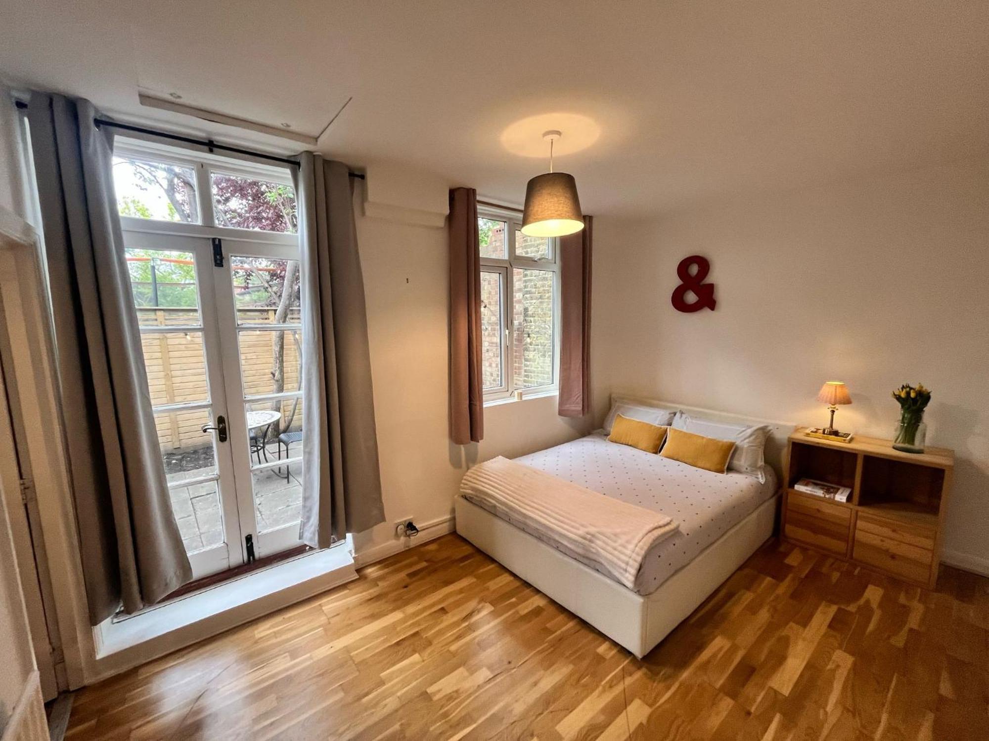 Charming 1-Bedroom Apartment Southfields, London Exteriör bild
