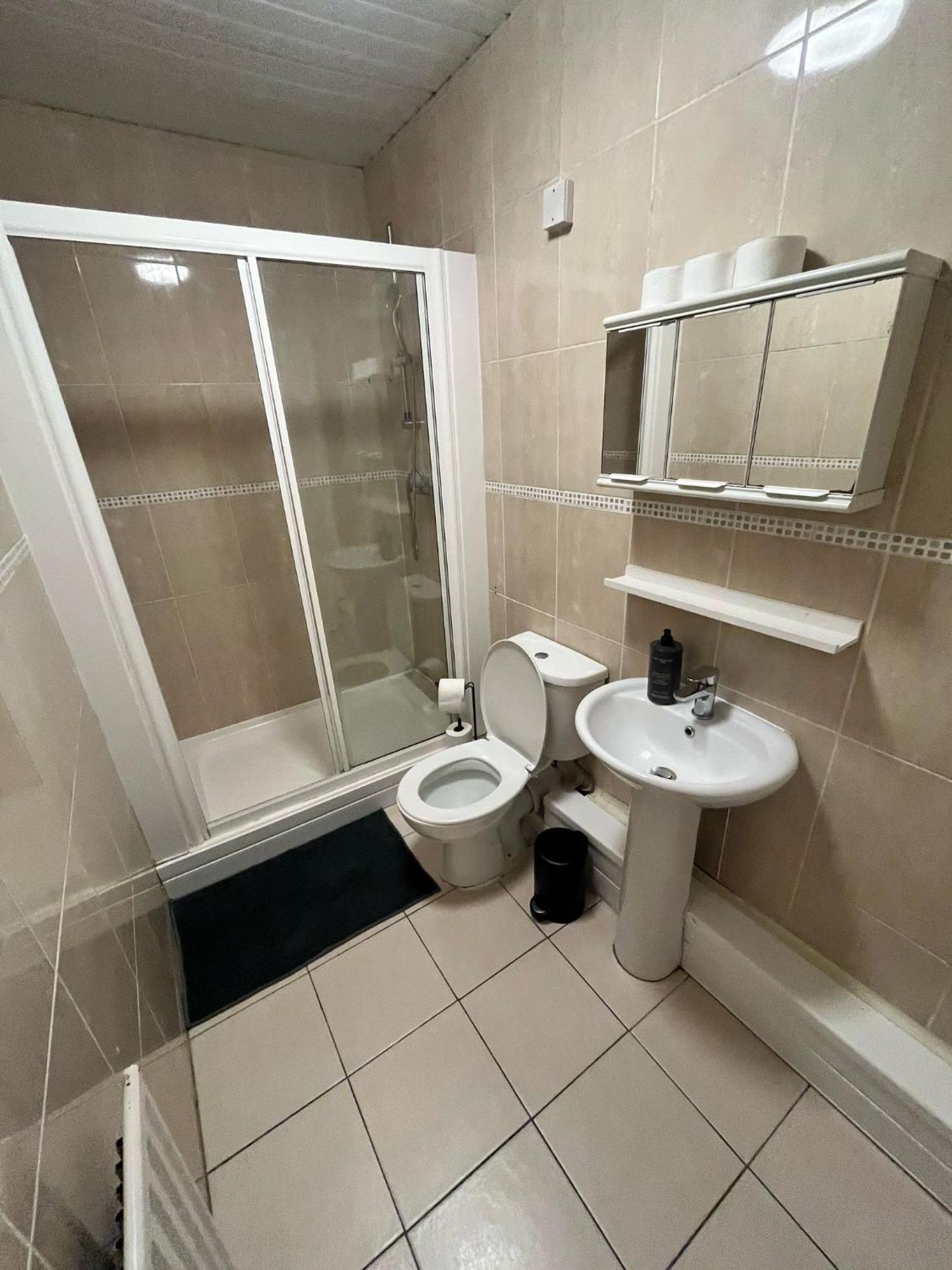Charming 1-Bedroom Apartment Southfields, London Exteriör bild