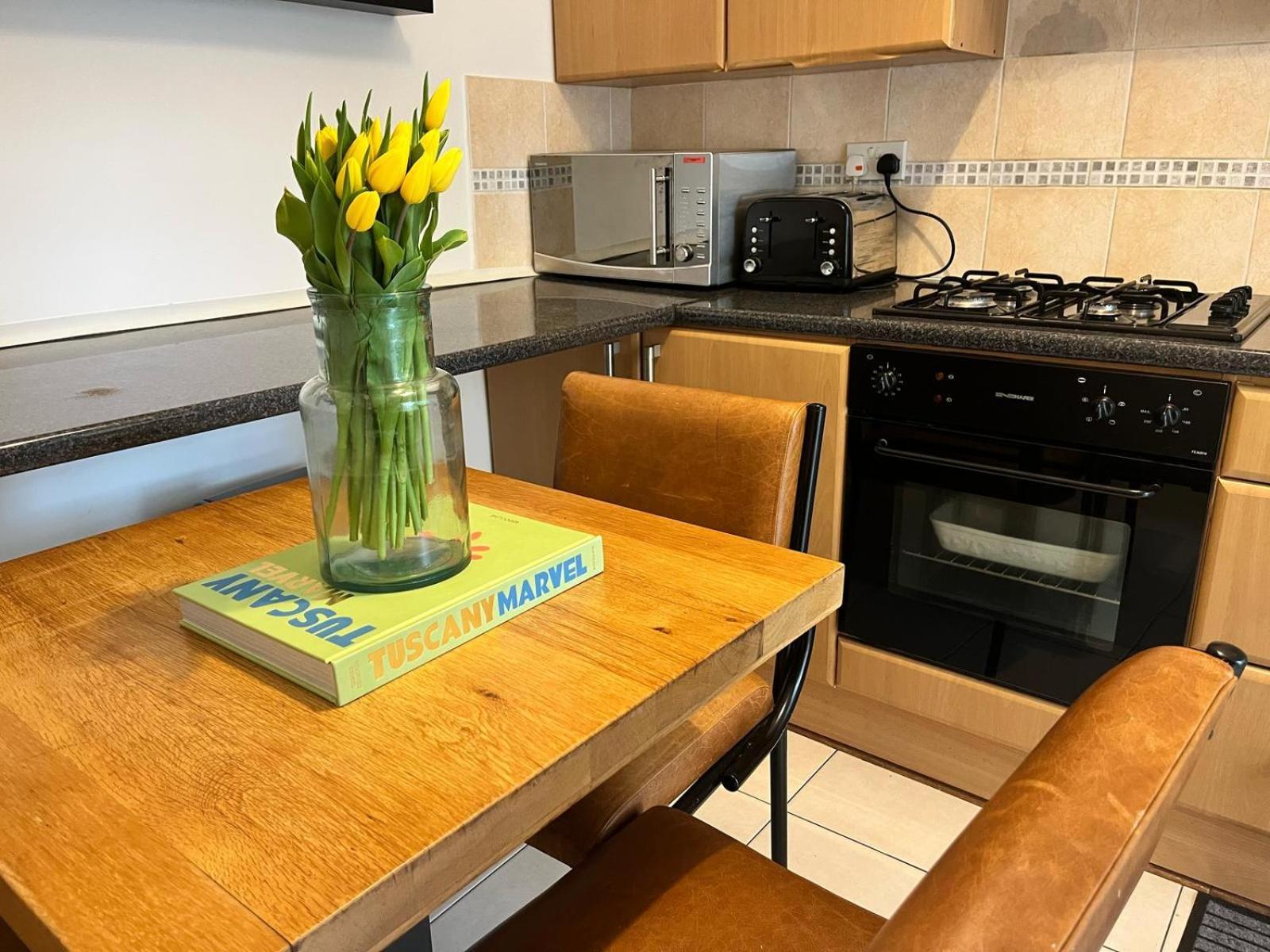 Charming 1-Bedroom Apartment Southfields, London Exteriör bild